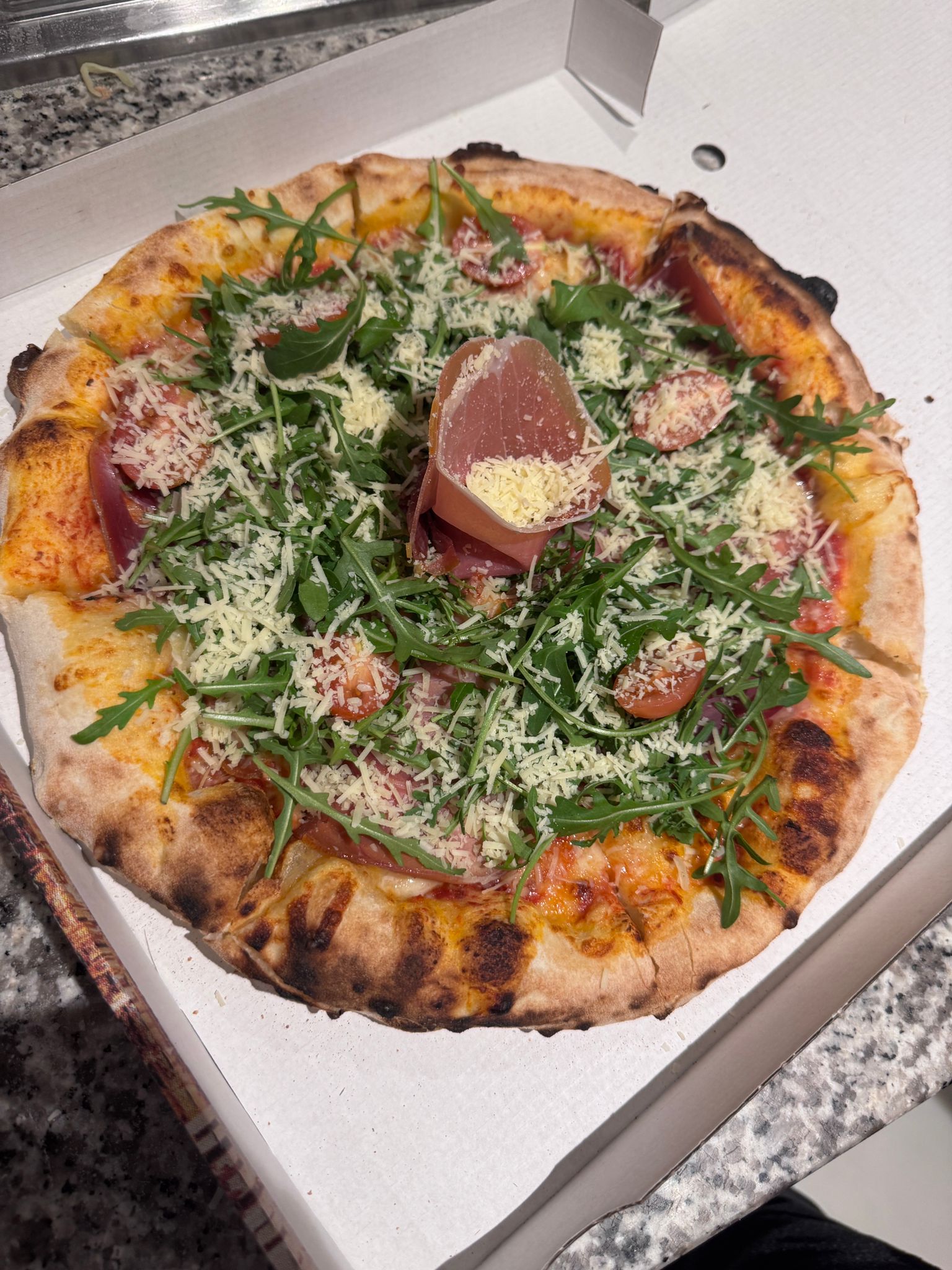 Pizza aus dem Holzofen